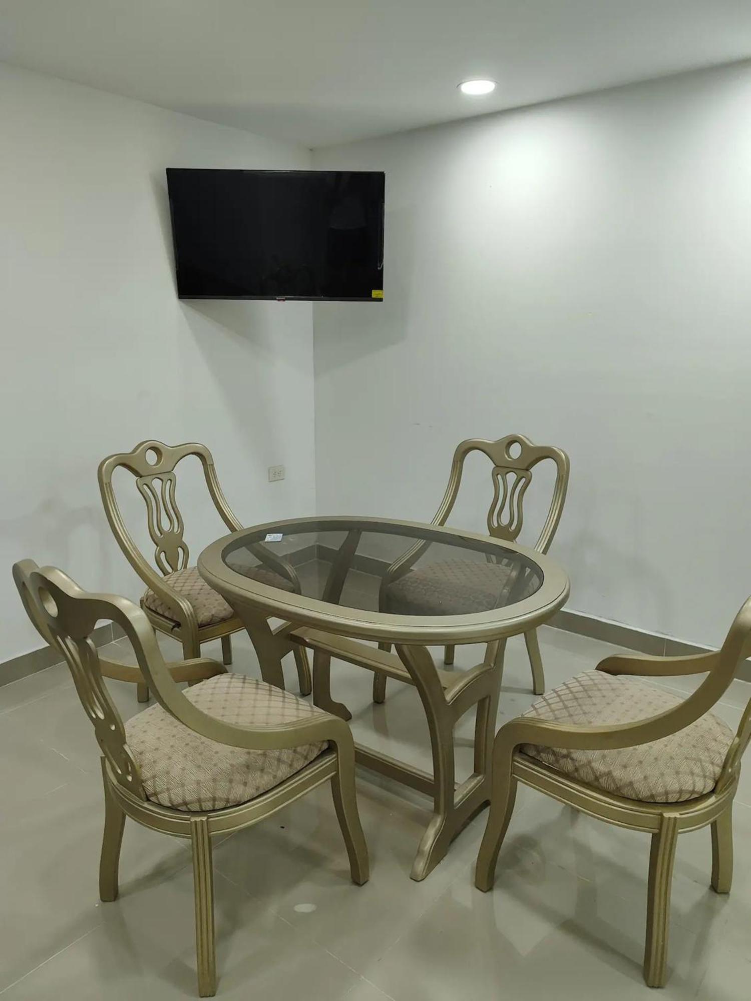 Em3-2g De 4 Hab En Zona Residencial Con Aire Acondicionado Wifi Y Parqueadero Apartamento